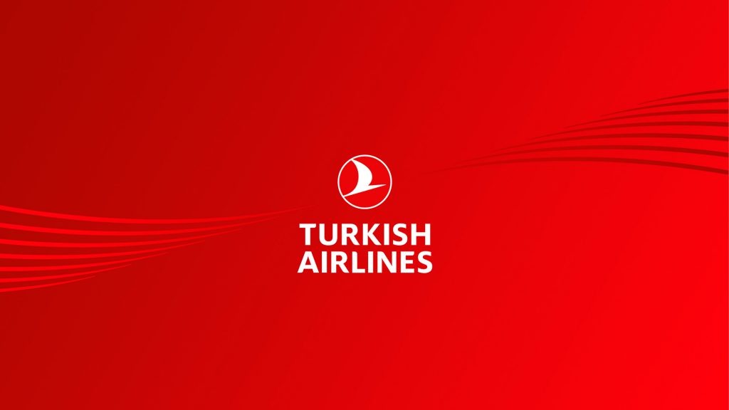 Na czerwonym tle Turkish Airlines logo